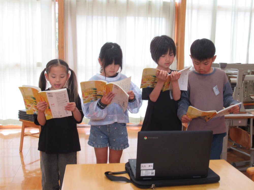 5/8　第２学年国語の授業を参観しました。 4